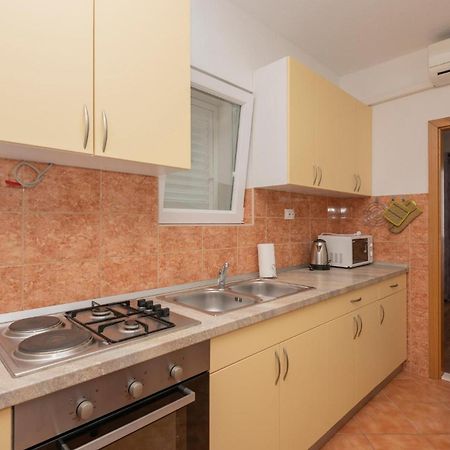 Nice Apartment In Makarska With Wifi ภายนอก รูปภาพ