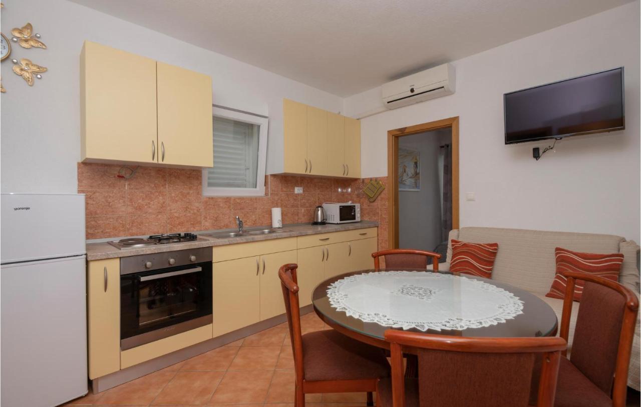 Nice Apartment In Makarska With Wifi ภายนอก รูปภาพ